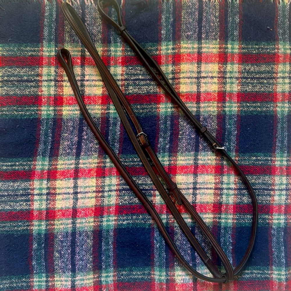 Leather standing martingale. Large horse size.